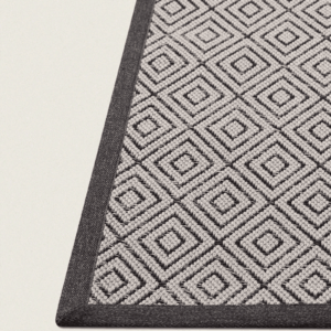 Op maat gemaakt buitenkleed fijn geweven met diamant patroon beige en zwarte accenten